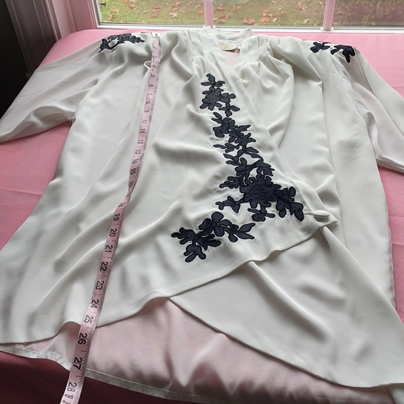 Victoria Secret Vintage Gold Label Wrap Blouse Black Applique - Picture 10 of 12